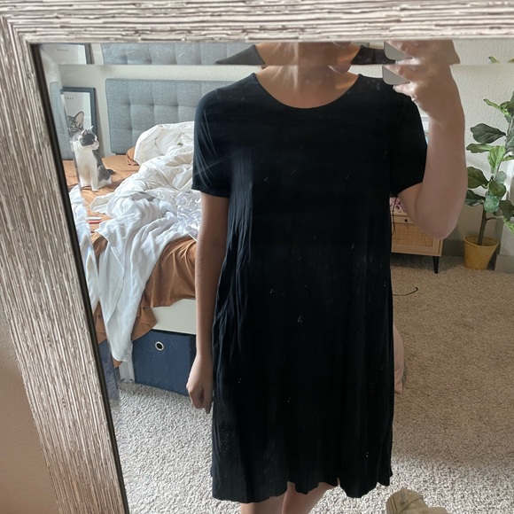 Drop Back Swing T-Shirt Dress Black - Picture 7 of 7